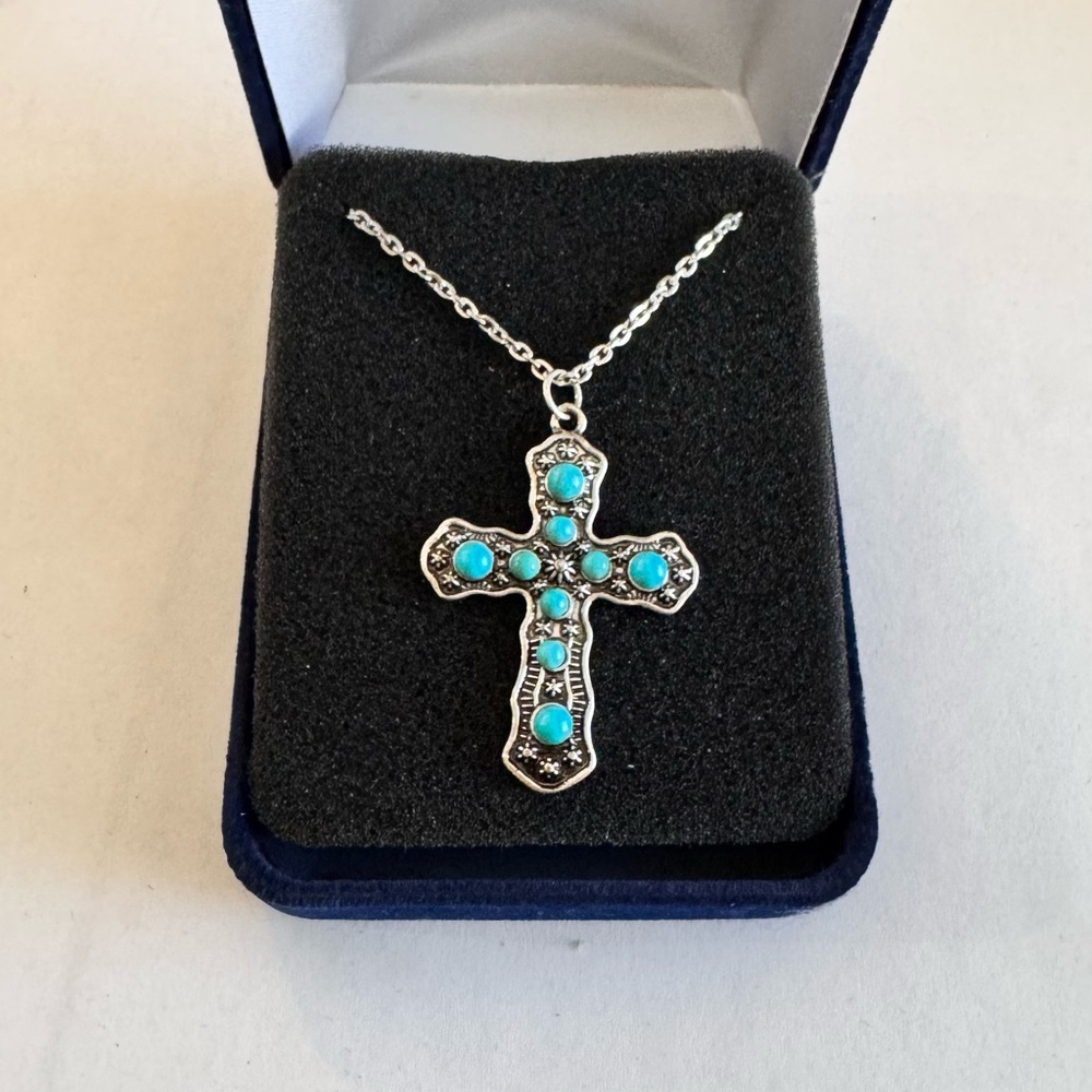 MONTANA- Silver Chain Turquoise Cross Pendant